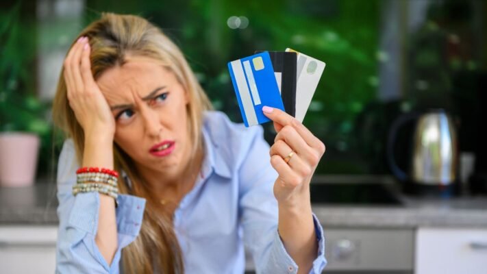 Como Sair das Dívidas com o Banco_ Evite Adquirir Novas Dívidas