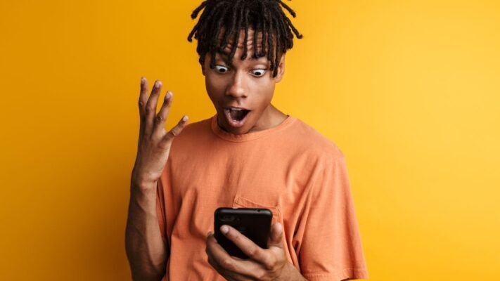 Usuário avaliando o serviço na internet