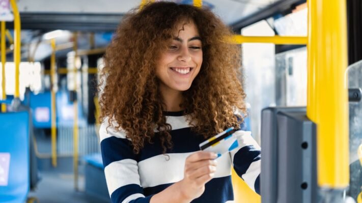 Transporte Público economizando dinheiro durante a faculdade